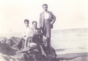 Fernando ortiz y su padre (sentado)
